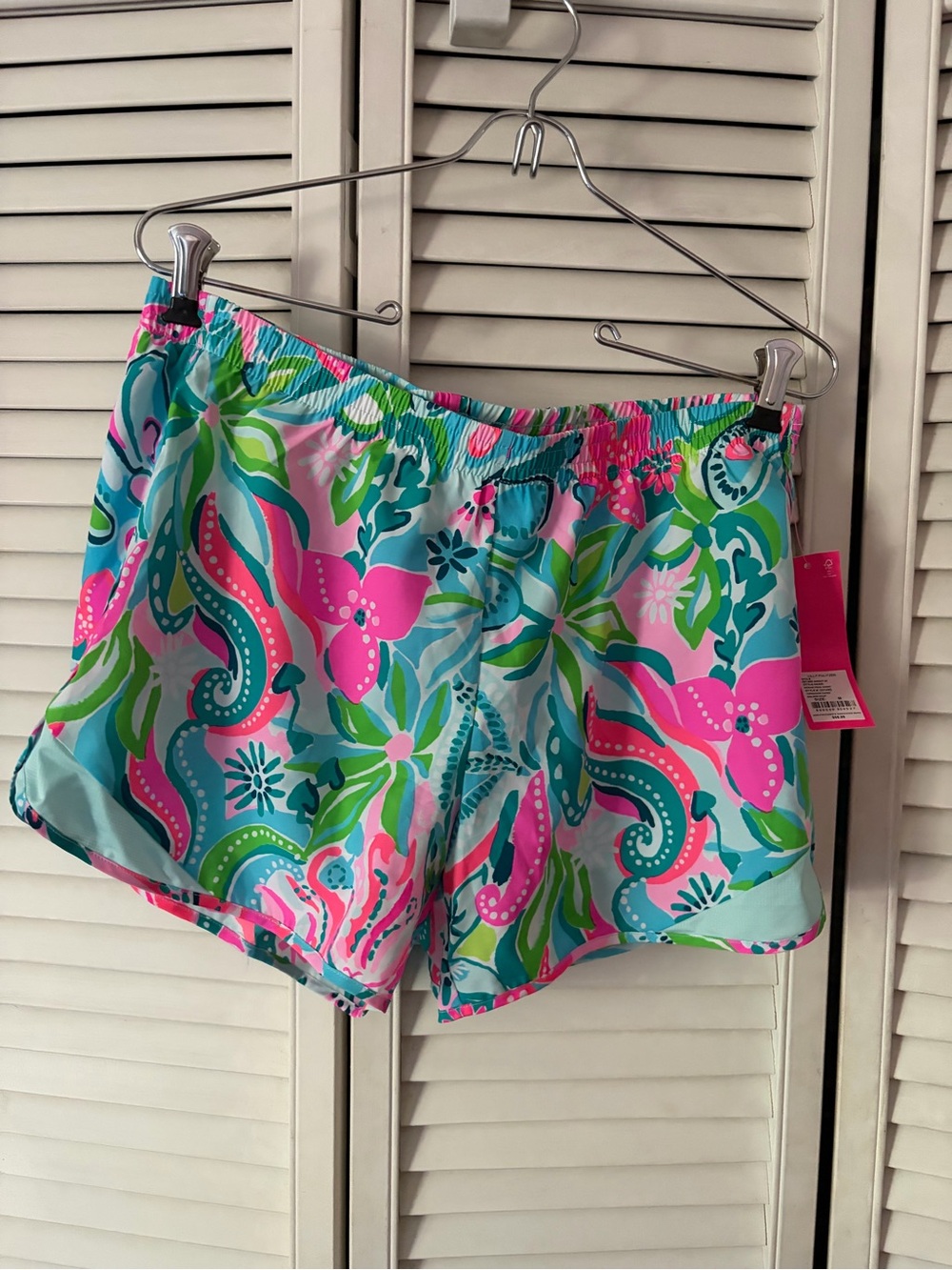 Lilly Pulitzer Ocean Trail Shorts Golden Hour - Picture 2 of 5